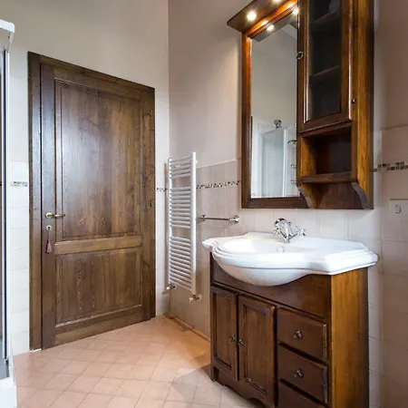 Fratta-santa Caterina Sleeps 16 Pool Air Con *